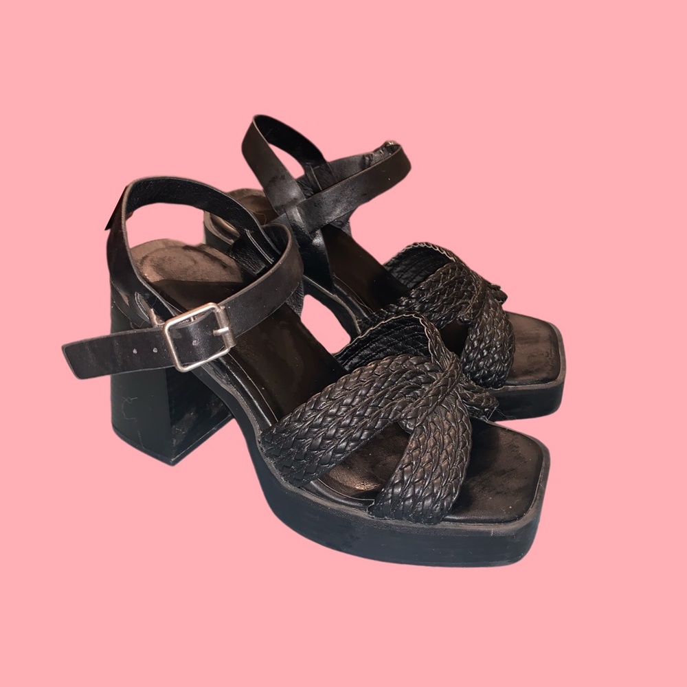 Wide thick heeled platform sandals size 10